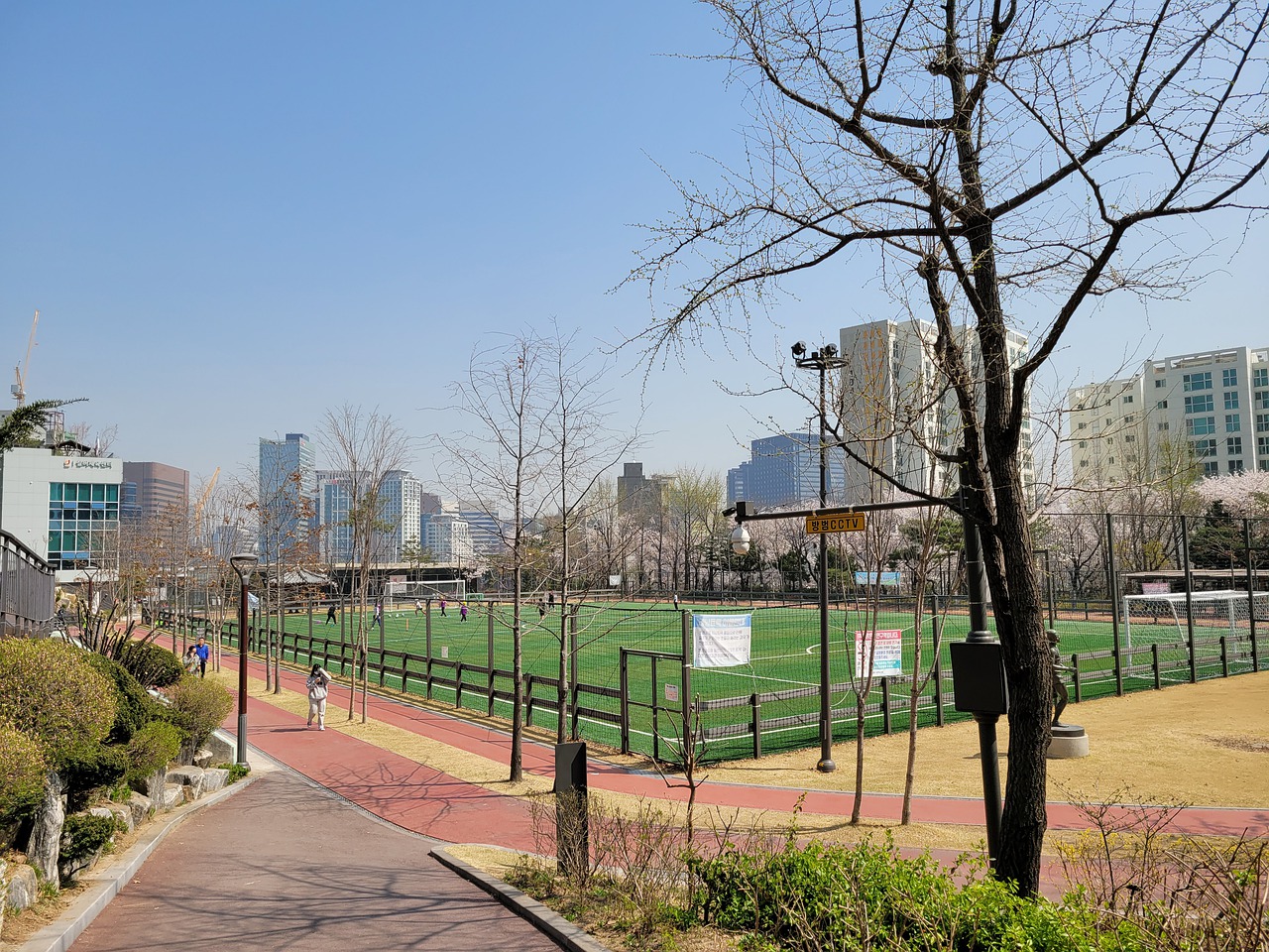 与消费者建 与消费者建